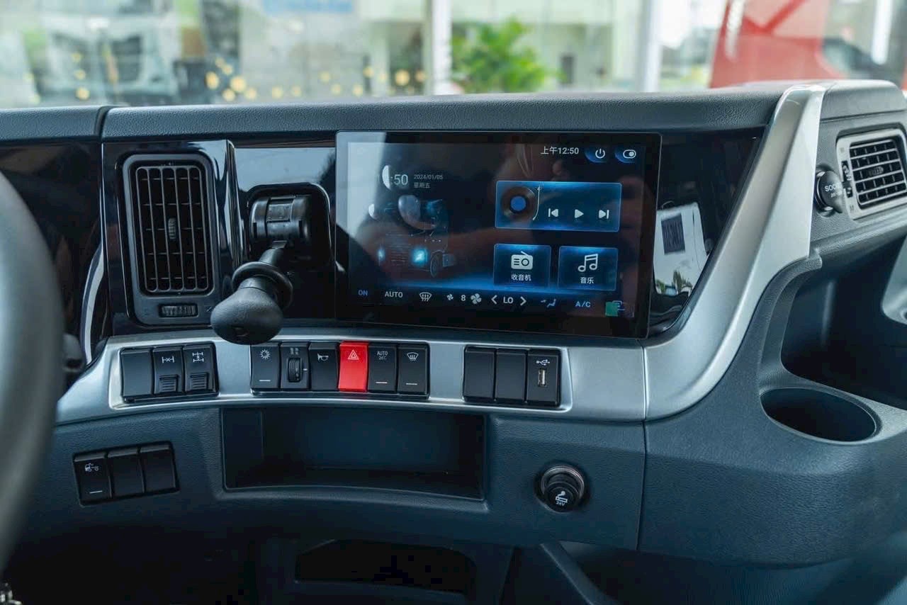 XE ĐẦU KÉO CHENGLONG H7 LuxS 445HP Cầu Láp - 6x4